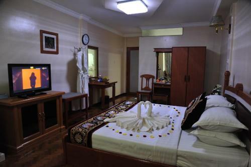 Golden City Crown Hotel