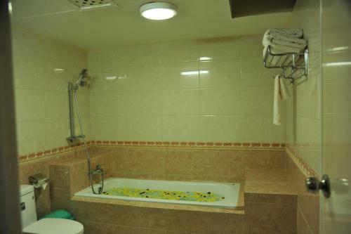 Golden City Crown Hotel