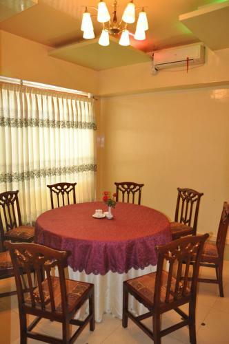 Golden City Crown Hotel