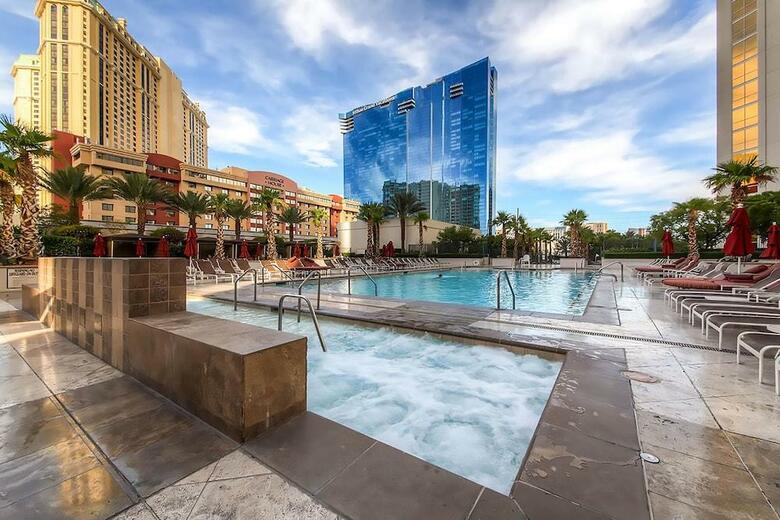Hotel The Signature At Mgm