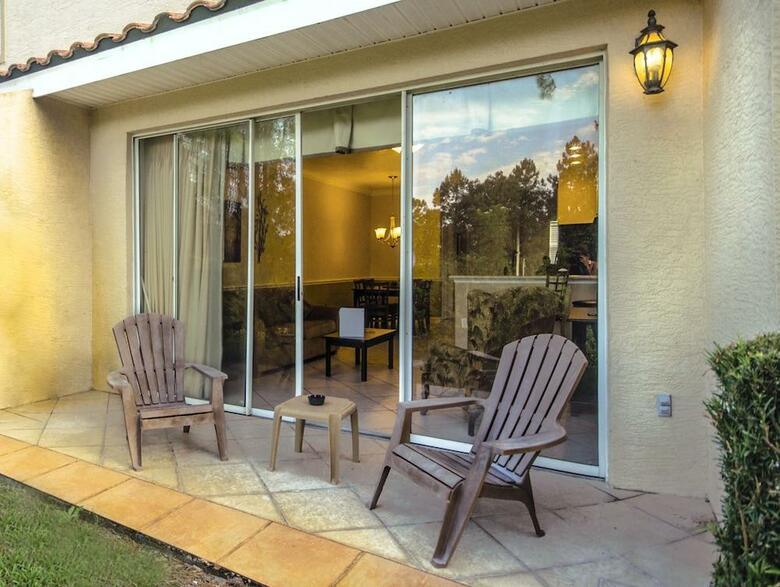 Parc Corniche Condominium Suite Hotel