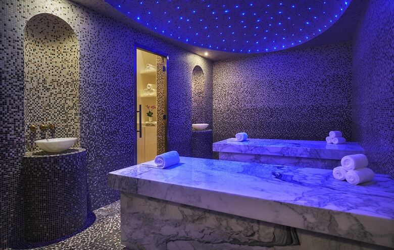 Four Seasons Hotel Bahrain Bay