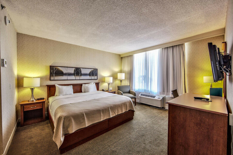 Hotel Holiday Inn Montreal Airport
