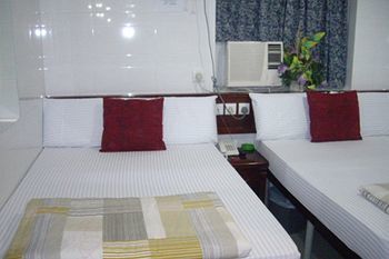 Hostal Canadian Hostel