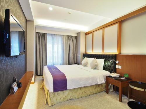 The Bauhinia Hotel - Central