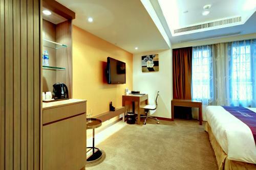 The Bauhinia Hotel - Central