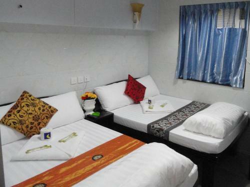 Hostal Day And Night Hotel