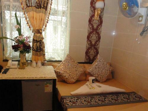 Hostal Day And Night Hotel