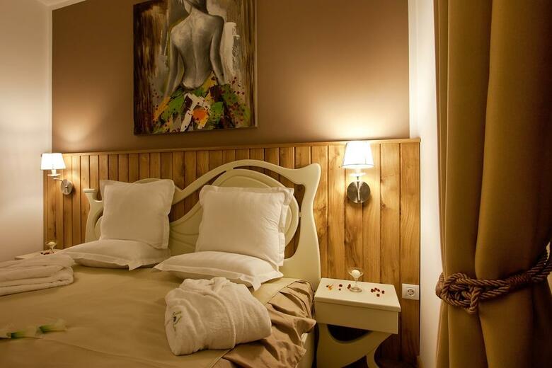 Earth & People Hotel & Spa