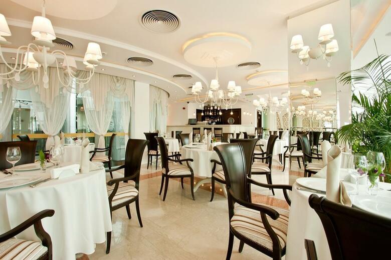 Earth & People Hotel & Spa