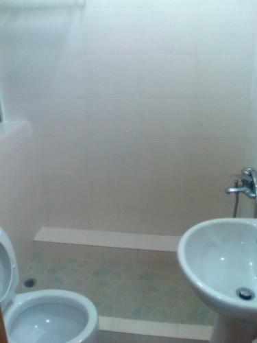 Hostal Oriental Pearl Budget Hotel