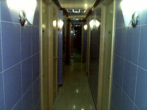Hostal Oriental Pearl Budget Hotel