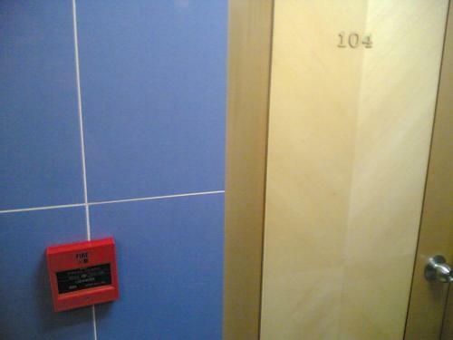 Hostal Oriental Pearl Budget Hotel