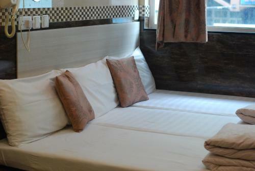 Hostal New Garden Hostel