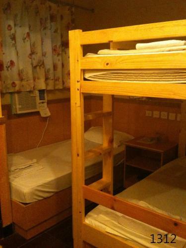 Hostal New Garden Hostel