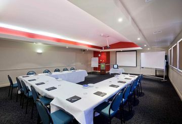 Hotel Ibis Styles Canberra Narrabund