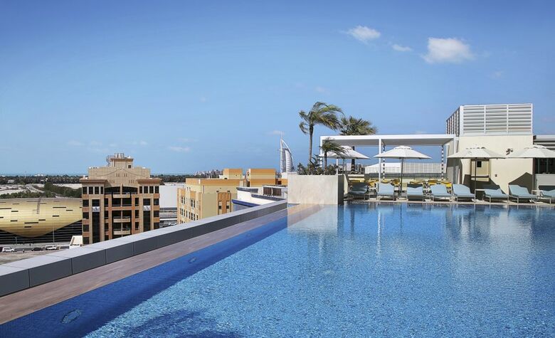 Grand Cosmopolitan Hotel