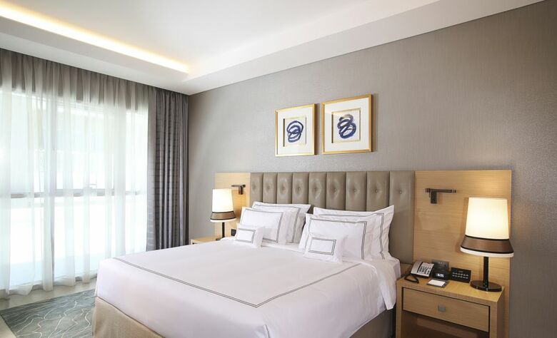 Grand Cosmopolitan Hotel