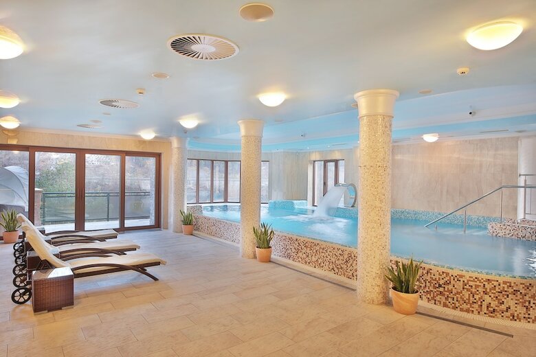 Hotel Retro Riverside Wellness Resort