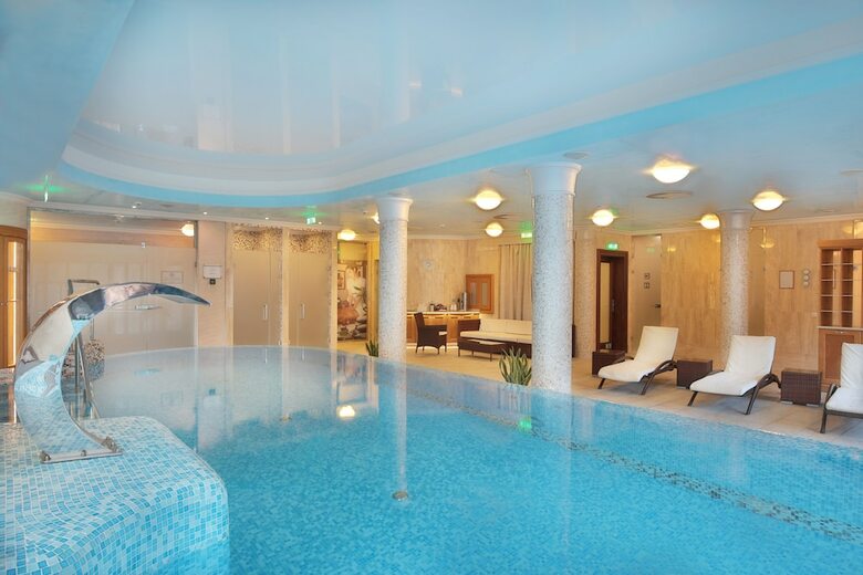 Hotel Retro Riverside Wellness Resort