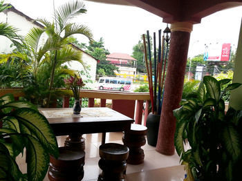Hostal Ta Som Guesthouse & Tour Services