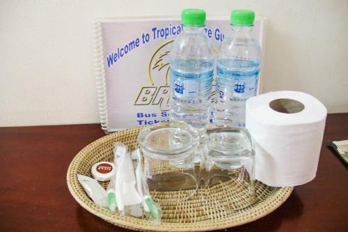 Hostal Tropical Breeze Guesthouse