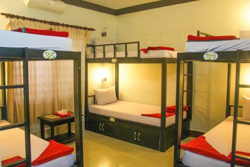 Hostal Tropical Breeze Guesthouse