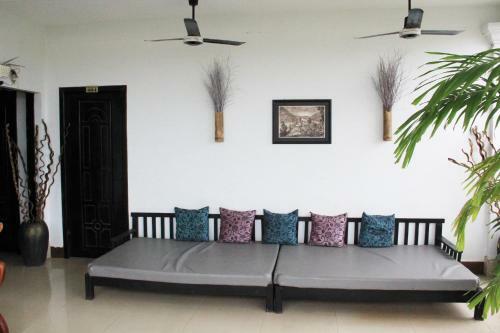Hostal Tropical Breeze Guesthouse