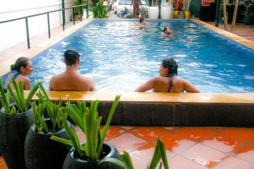 Hostal Tropical Breeze Guesthouse