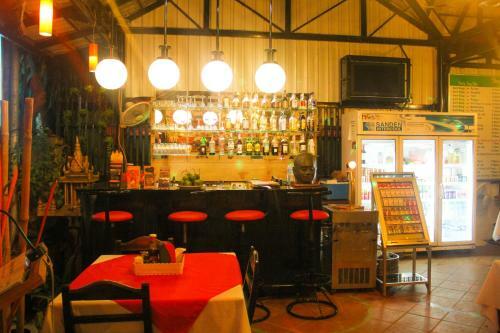 Hostal Tropical Breeze Guesthouse