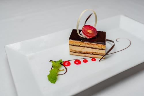 Hotel Empress Residence Resort And Spa