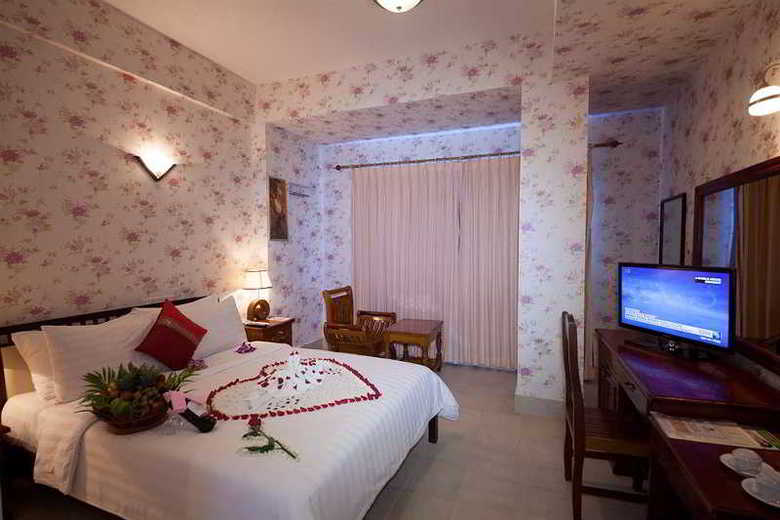 Parklane Hotel