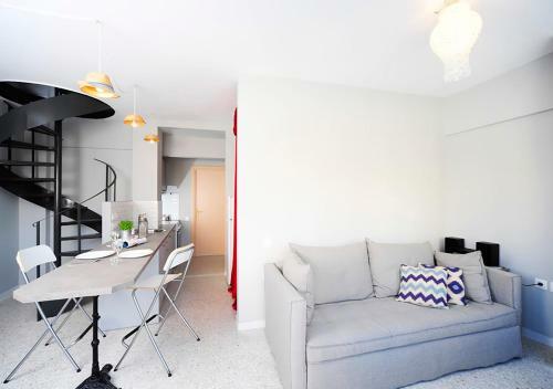 Live In Athens, Psyrri Central Apartments