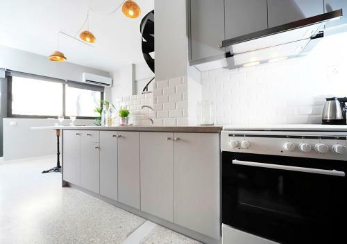 Live In Athens, Psyrri Central Apartments