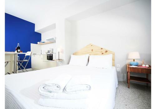 Live In Athens, Psyrri Central Apartments
