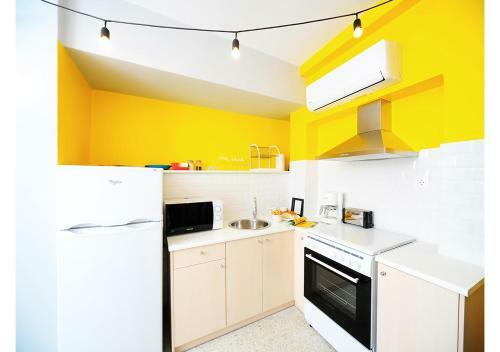 Live In Athens, Psyrri Central Apartments