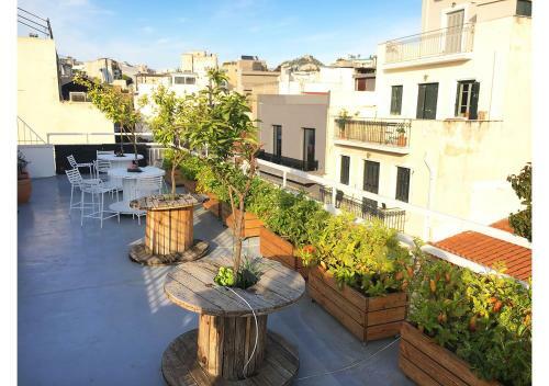 Live In Athens, Psyrri Central Apartments