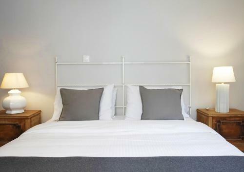 Live In Athens, Psyrri Central Apartments