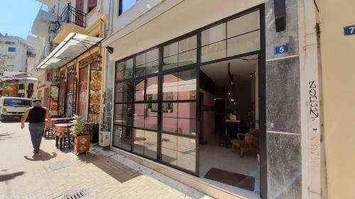 Live In Athens, Psyrri Central Apartments