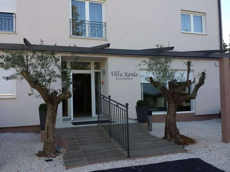 Hostal Residence Villa Karda