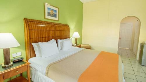 Hotel Bay Gardens Inn
