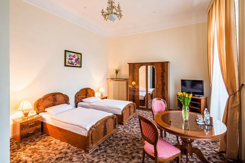 George Hotel