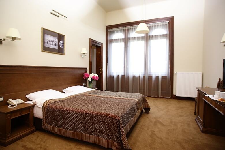 George Hotel