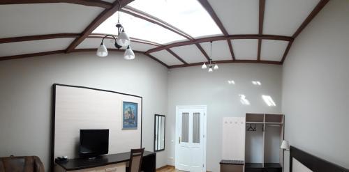 Deluxe Hostel Under The Roof