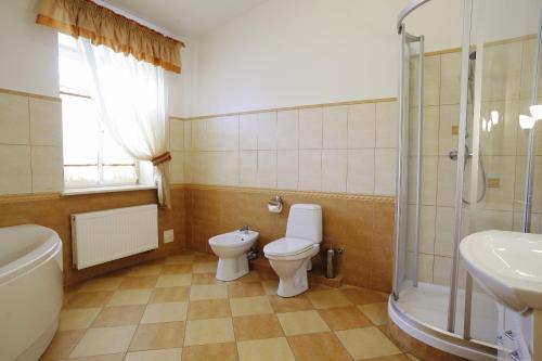 Deluxe Hostel Under The Roof