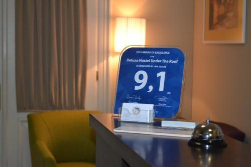 Deluxe Hostel Under The Roof
