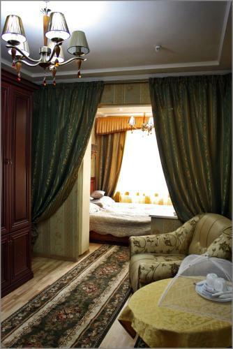 Hotel Near The Lake