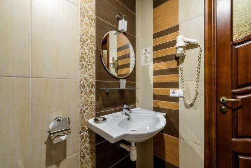 Status Hotel