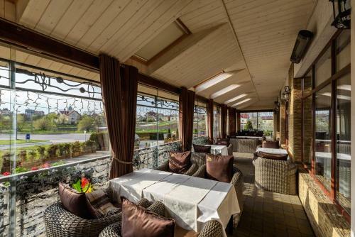 Status Hotel
