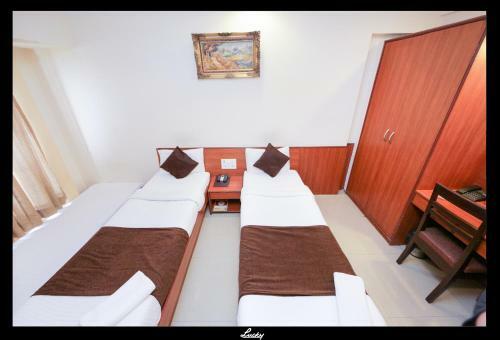 Lucky Hotel Goregaon